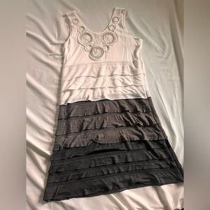 Elegant VLD ruffle White and Gray Sleeveless Dress